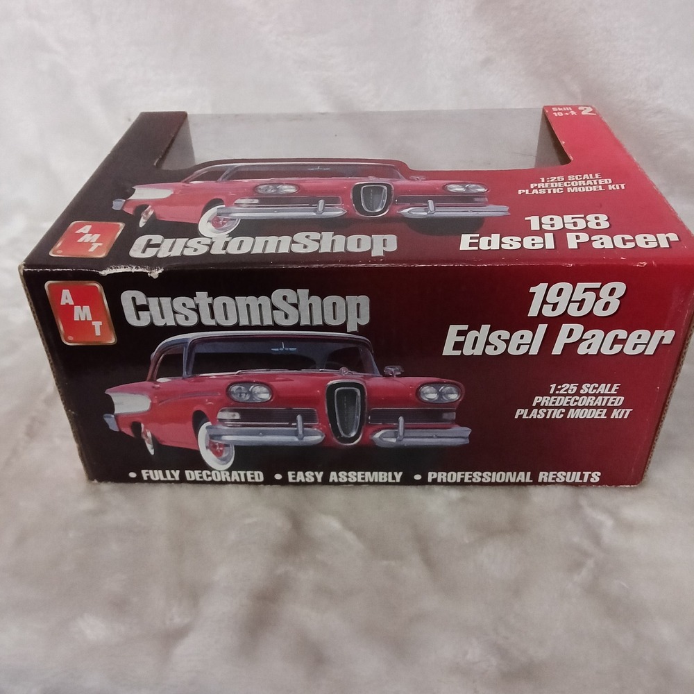 AMT CustomShop 1958 Edsel Pacer 1:25 Scale Predecorated Plastic Model Kit 30245 - Picture 3 of 4